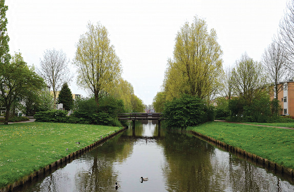 3_circulating-canal-netherlands